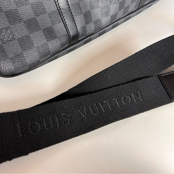 LV Louis Vuitton Graphite Shoulder Bag Checkered Graphite (Men’s) - Picture 4 of 10